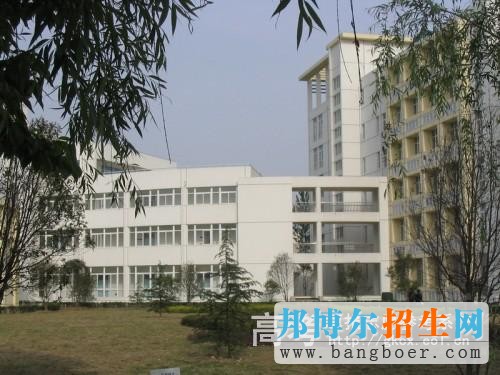 民辦萬博科技職業(yè)學(xué)院校園一角4858