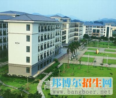 廣東外語外貿(mào)大學(xué)南國商學(xué)院校園一角12684