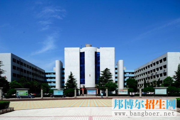 華北水利水電大學(xué)校園一角9231