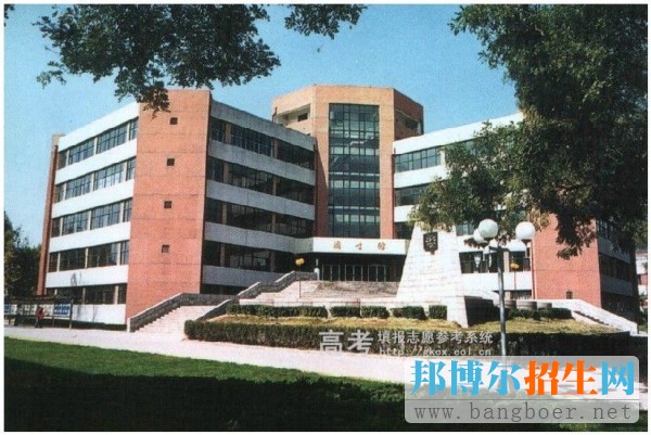 山東農(nóng)業(yè)大學(xué)校園一角7006