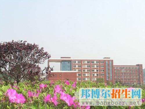 湖南工業(yè)職業(yè)技術學院校園一角12064