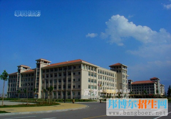 西北民族大學(xué)校園一角5041