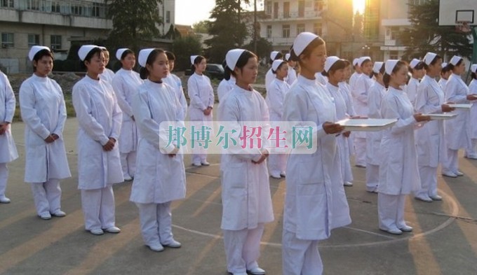初中畢業(yè)讀高級(jí)護(hù)理專(zhuān)業(yè)