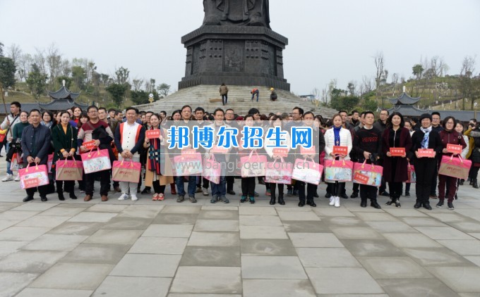 川南幼兒師范高等?？茖W(xué)校舉行慶祝國際勞動婦女節(jié)活動