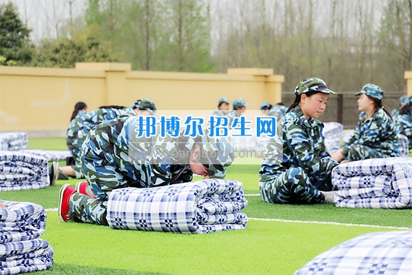 四川五月花汽修學(xué)院軍訓(xùn)一場壯觀的“豆腐”盛宴