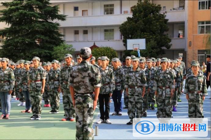 四川省威州民族師范學(xué)校五年制大專學(xué)校宿舍