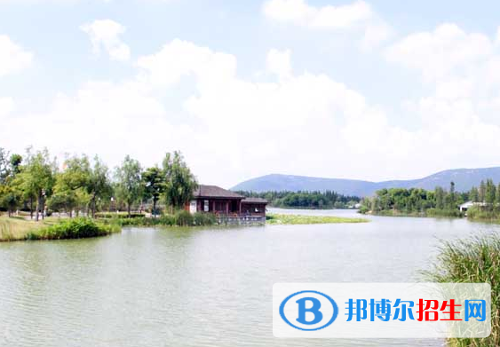 黃山旅游管理學(xué)校2020年招生辦聯(lián)系電話