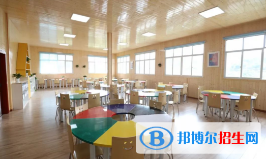 貴陽一中新世界國際學校小學部2020年招生辦聯(lián)系電話