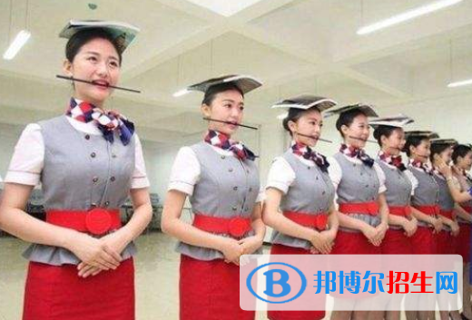 湖北2020年航空服務(wù)學(xué)校適合女生學(xué)嗎