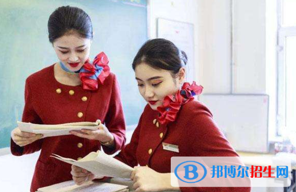 湖北2020年女生讀航空服務(wù)學校學什么專業(yè)好