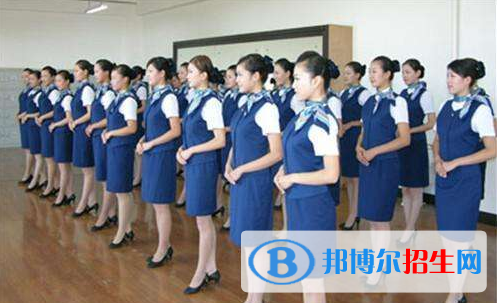 武漢2021年女生適合航空服務(wù)學(xué)校嗎