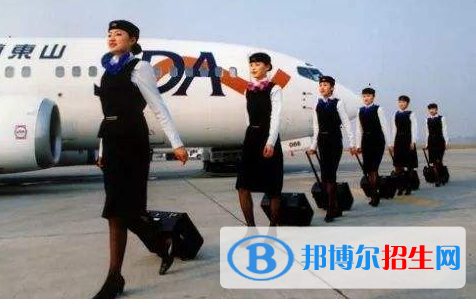 武漢2021年航空服務(wù)學(xué)校有哪些專業(yè)適合女生