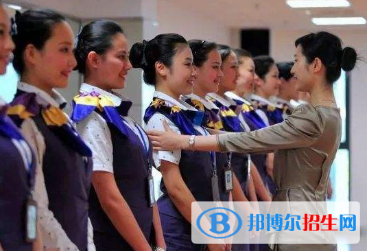 武漢2021年女生讀航空服務(wù)學(xué)校好嗎