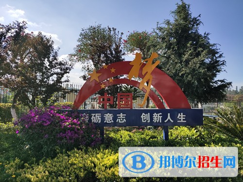 昆明市金殿中學(xué)2021年有哪些專(zhuān)業(yè)