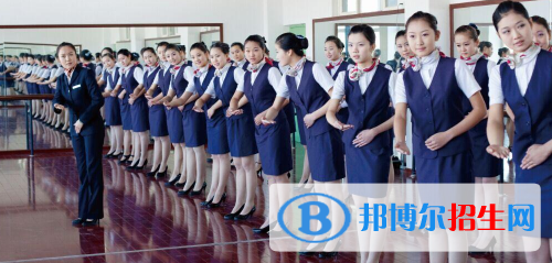 甘肅2021年初中生報什么航空服務(wù)學校