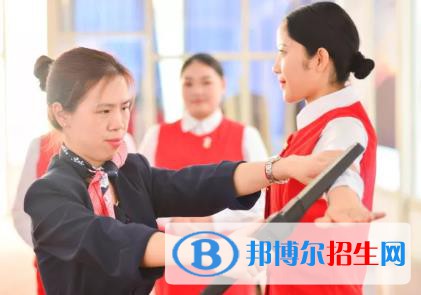 蘭州2022年女生讀航空服務(wù)學(xué)校學(xué)什么專業(yè)好