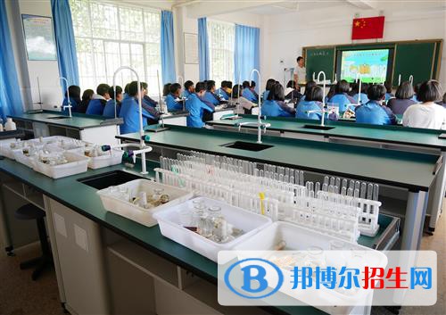 華寧縣職業(yè)高級中學2022年學費、收費多少