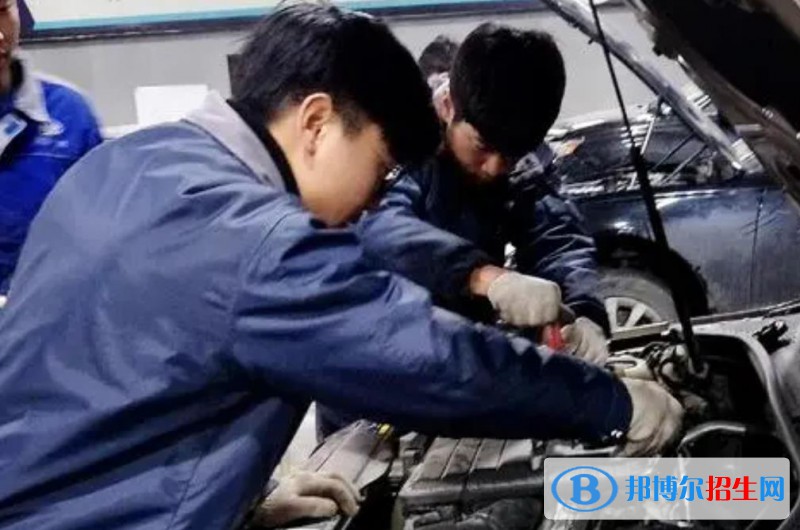 甘肅2022年讀汽修學(xué)校多少錢