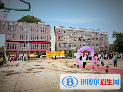 平壩區(qū)中等職業(yè)學校2022年招生辦聯(lián)系電話