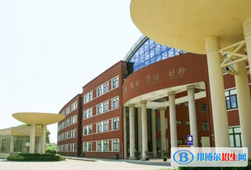 中加楓華國際學校初中部2023年學費標準2