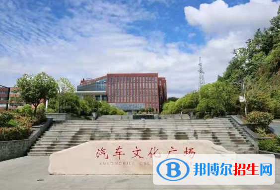 湖北汽車工業(yè)學(xué)院和大連民族大學(xué)哪個(gè)好？