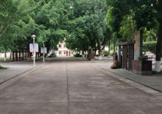 夏一峰實地調(diào)研指導駐村幫扶工作
