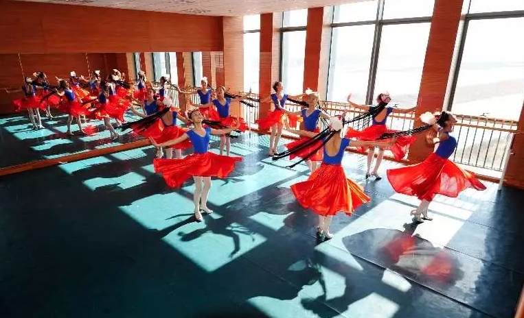2025遼寧歌舞團(tuán)附屬藝術(shù)學(xué)校多少錢 遼寧歌舞團(tuán)附屬藝術(shù)學(xué)校各專業(yè)學(xué)費(fèi)收費(fèi)標(biāo)準(zhǔn)
