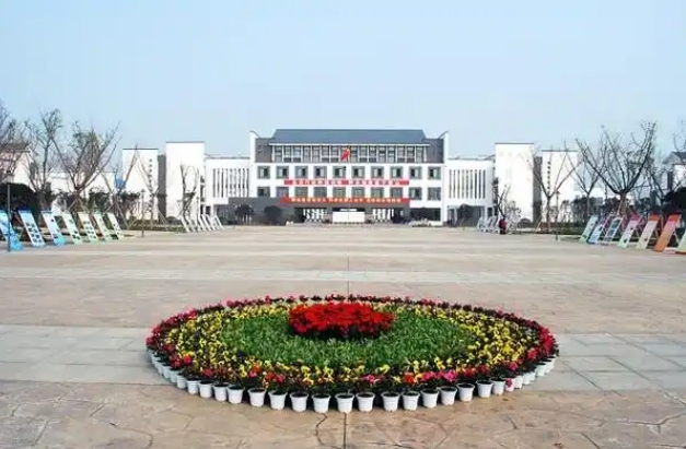 2025彭州市天彭中學(xué)多少錢(學(xué)費(fèi)明細(xì))