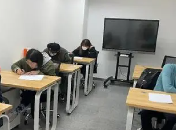 巔峰對決，圓滿落幕！南京商業(yè)學(xué)校信息工程系首屆“數(shù)智創(chuàng)新杯”技能挑戰(zhàn)賽總決賽成功舉辦